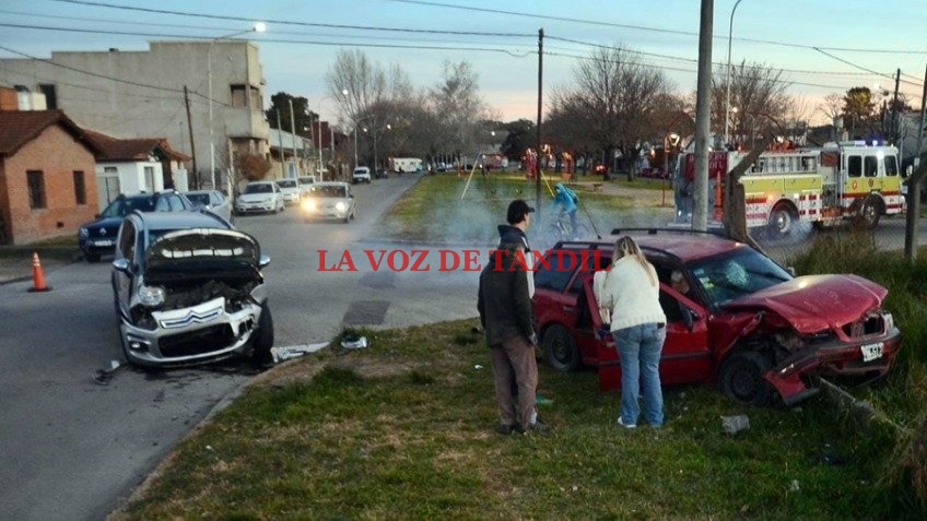 Tres Heridos En Violento Choque Entre Dos Autos