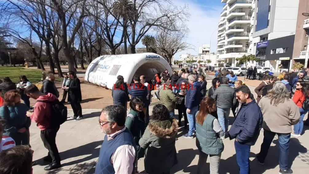 Sigue la lucha de la Unicen: el rector Marcelo Aba acompañó a los trabajadores en la protesta