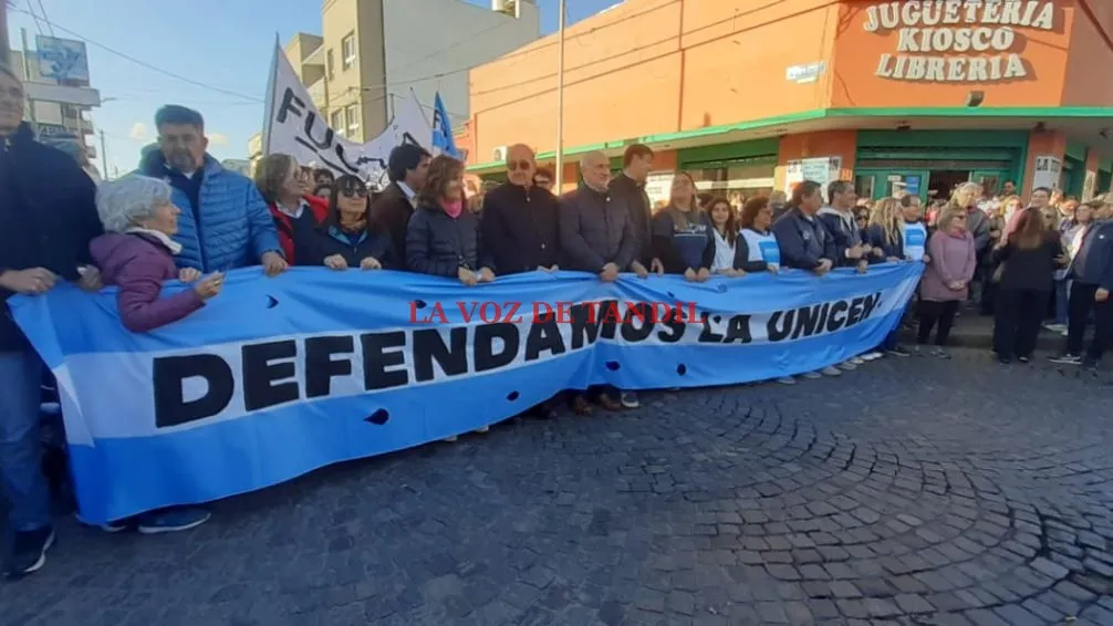 Multitudinaria participación en la Marcha Federal Universitaria de Tandil