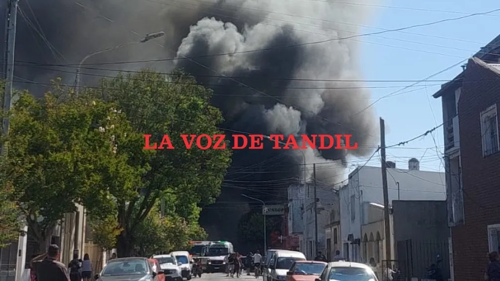 Dantesco incendio en Montevideo y Rodríguez