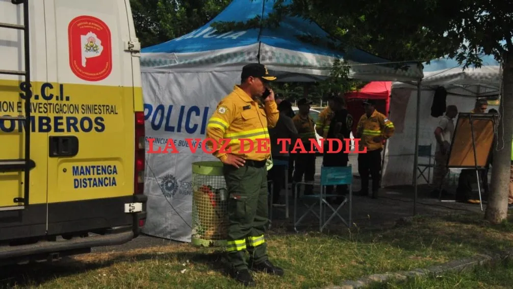 La Provincia envió tres helicópteros hidrantes para combatir el gran incendio en el cerro