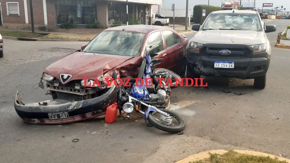 Triple choque en Avenida Espora y Piedrabuena