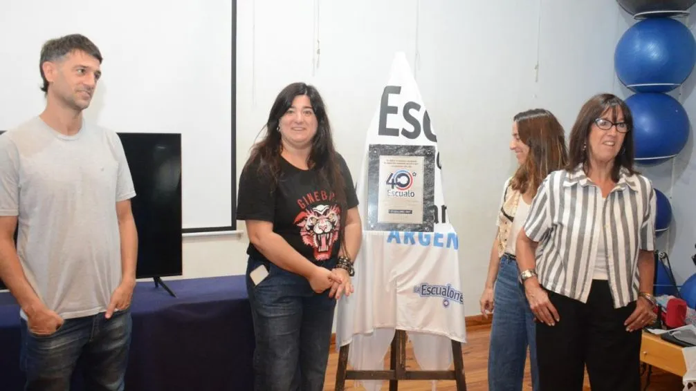 La familia Bustos Rifé en el pequeño acto por los 40 años de Escualo, en donde le rindieron homenaje a su fundador, Diego Bustos. (Fotos: Rody Becchi)