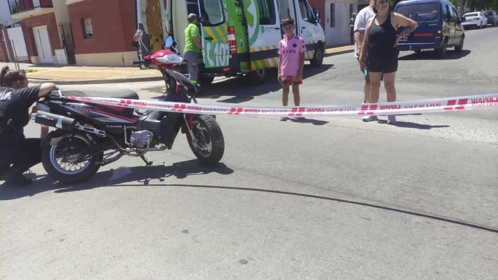 Dos jóvenes hospitalizadas tras un choque entre auto y moto