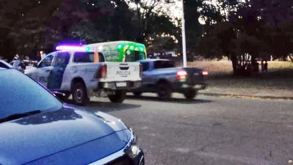 Motociclista atropelló a policía y se dio a la fuga