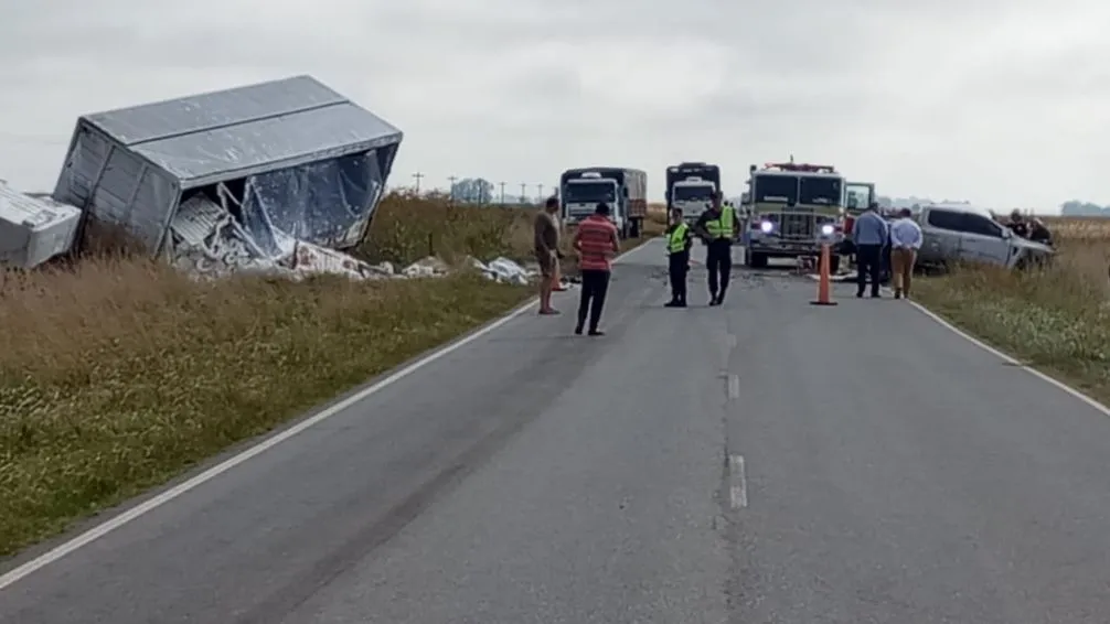 Tercer accidente fatal en menos de 10 días: chocan camión y camioneta en Ruta 30