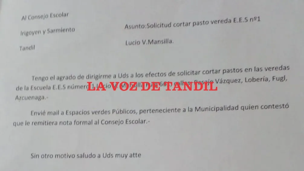 Pasan 20 días y cero respuesta a un reclamo por corte de pasto en veredas de la Escuela Secundaria 1