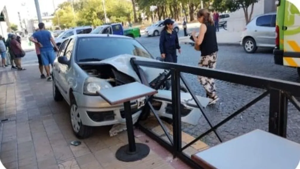 Violento choque en Chacabuco y Belgrano