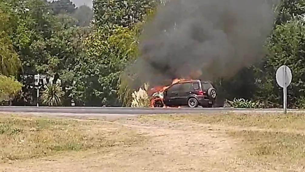 Se restringe el tránsito en RN 226 por el incendio de un vehículo