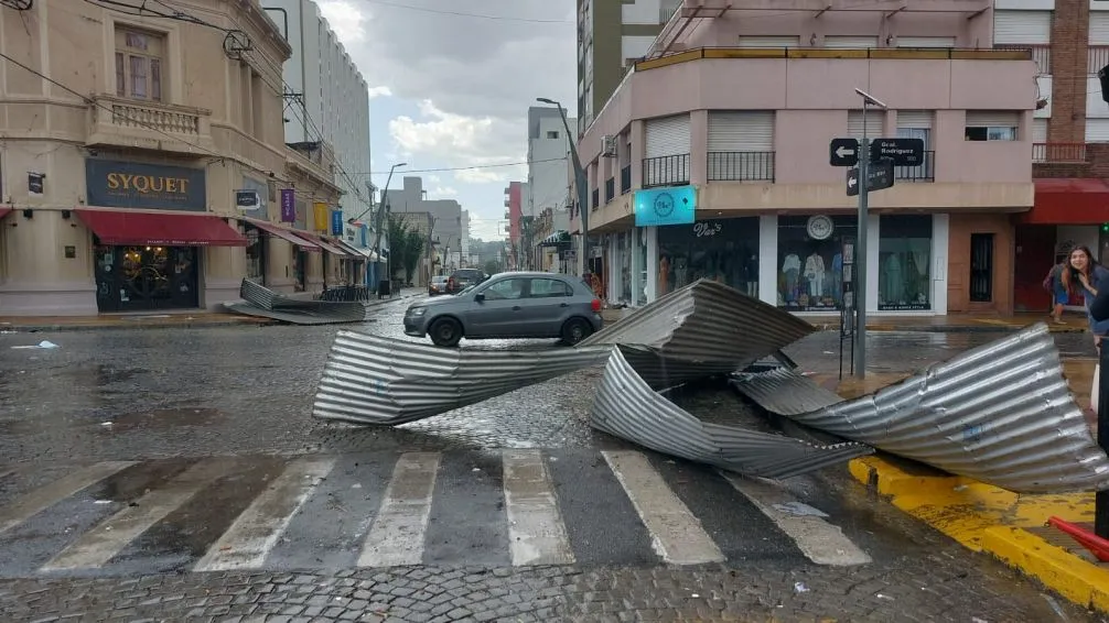 El temporal causa daños en distintos puntos de la ciudad