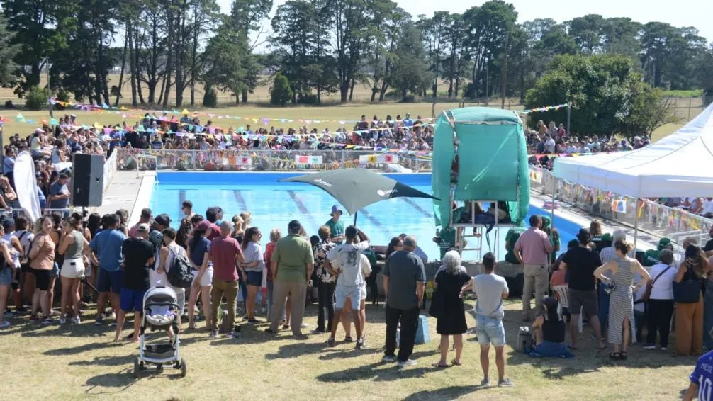 Con una fiesta en la pileta del Club Hípico la colonia de verano del Municipio cerró la temporada 2025