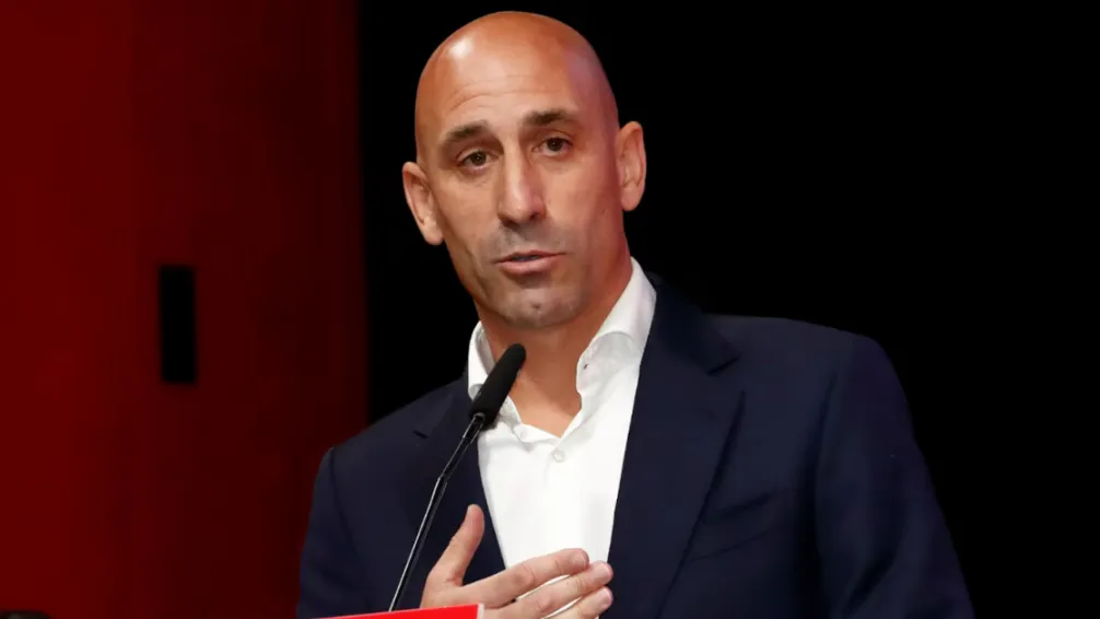 Luis Rubiales fue condenado por agresión sexual por el beso a Jennifer Hermoso. (Foto: AP)