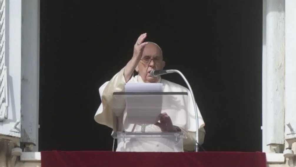 Tras pasar una noche tranquila, el Papa dice que comparte el sufrimiento de todos los enfermos