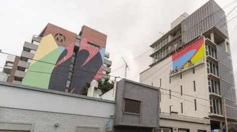 Elián Chali y las obras pictóricas en calle Belgrano: "La idea es generar un tríptico entre los tres edificios"