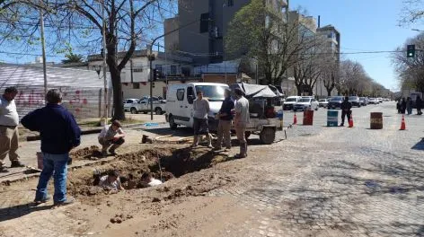 Se completaron las tareas de reparación de la cañería de agua en av. Santamarina