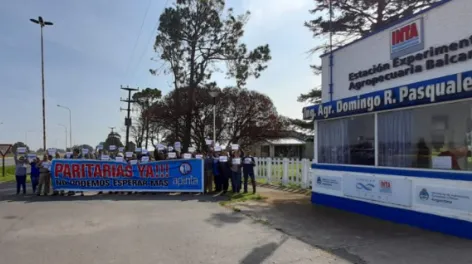 La motosierra en el INTA Balcarce: "los retiros apuntan a la gente joven y eso es inadmisible"