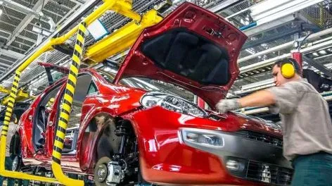 La producción automotriz bajó en septiembre 12,6% interanual