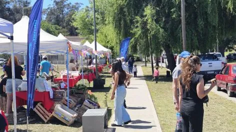 El Mercado Alimenticio Barrial pasó por la plaza Ardiles