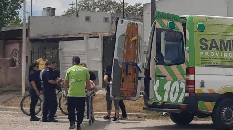 Cuba y Darragueira: motociclista chocó con camioneta, huyó y dejó a su acompañante en el lugar 