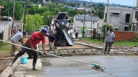 Trabajos de pavimentación en calle Picheuta 