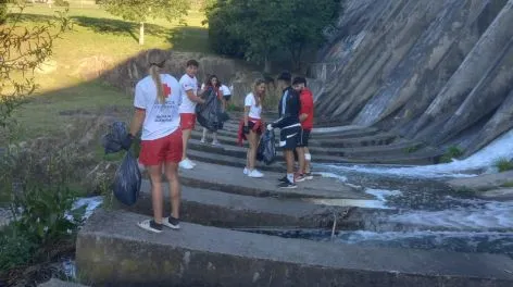 La Escuela de Guardavidas de Cruz Roja realizó una actividad de concientización sobre el cuidado del medio ambiente