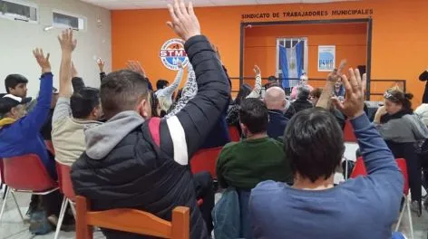 Municipales cobrarán un bono de 200.000 pesos y aumento del 10 % en básicos, ambos en dos tramos 