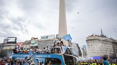 Una multitud vitoreó al Racing campeón de la Sudamericana en el Obelisco