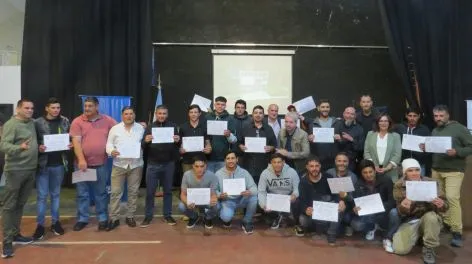 Se inauguraron las nuevas aulas taller y se realizó la entrega de certificados en la Universidad Barrial