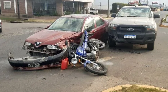 Triple choque en Avenida Espora y Piedrabuena