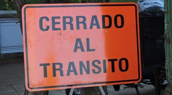 Corte de tránsito en la calle Segundo Sombra por obras en la calzada