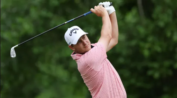 El golfista argentino Emiliano Grillo hizo un hoyo en uno y provocó una lluvia de cerveza entre los fanáticos