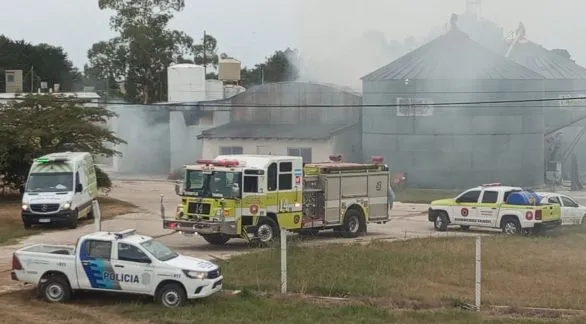 Incendio en una aceitera sobre Ruta Nacional 226, a la altura de La Blanqueada