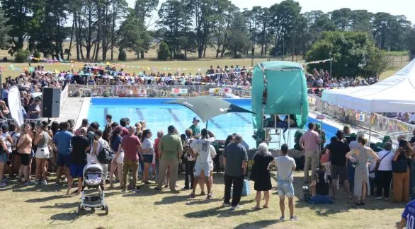 Con una fiesta en la pileta del Club Hípico la colonia de verano del Municipio cerró la temporada 2025