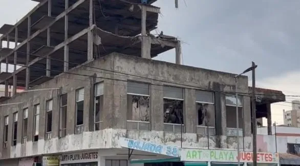 Se derrumbó un edificio abandonado en Santa Teresita