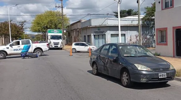 Un motociclista lesionado por un choque con un auto