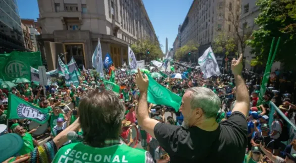 Estatales deciden 4 medidas de fuerza y van hoy a acompañar a los jubilados 