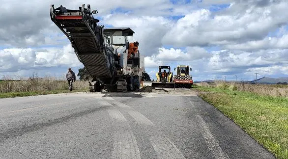 Vialidad Provincial comenzó las obras de bacheo en el acceso a Vela