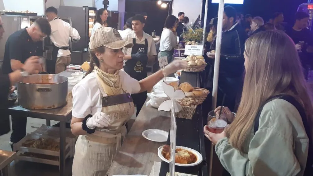 Se puso en marcha el Mercado Gastronómico en un evento que reúne a más de 30 restaurantes de la ciudad