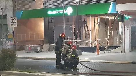 Bomberos interviene por fuga de gas en Avenida Colón entre Uriburu y Pellegrini